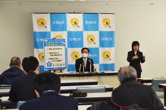 写真：記者会見の様子2