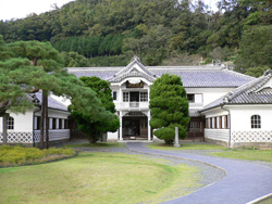 写真：静岡県松崎町 国指定重要文化財　岩科学校