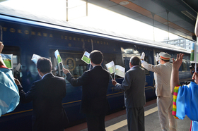 写真：観光列車「THE ROYAL EXPRESS」帯広駅歓迎セレモニーの様子2
