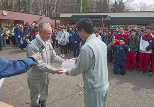 写真：「おびひろ動物園」清掃奉仕活動の様子1