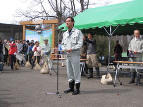 写真：「おびひろ動物園」清掃奉仕活動の様子2