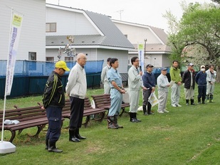 写真：河川清掃　市長挨拶の様子