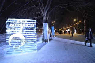 写真：おびひろ氷まつり　夜の氷まつり会場