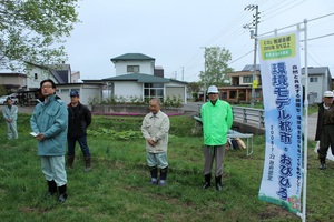 写真：全市一斉河川清掃の様子1