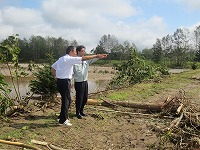 写真：台風10号による被害現場の視察の様子2