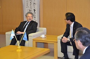 写真：マディソン市長一行の訪問の様子1