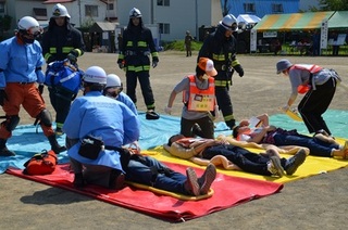 写真：救助救出訓練の様子2