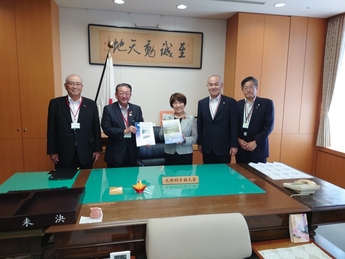 あべ文部科学省副大臣へ要望書を手交