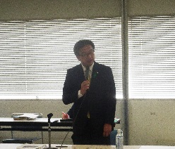 写真：米沢会長による開会挨拶