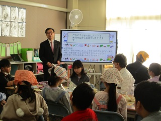 写真：交流給食の様子2