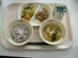 写真：大豆の磯煮給食