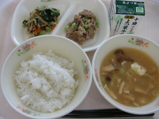 写真：豚肉生姜焼給食