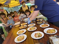 写真：ピザ教室の様子1