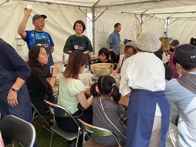写真:豆腐作りワークショップの様子1