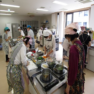 例会調理実習の様子