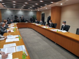 写真：新型コロナウイルス感染拡大防止対策検討会議の様子2