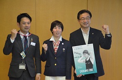 小野選手と市長の記念写真