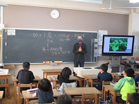 写真：明和小学校での授業の様子1