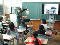 写真：つつじが丘小学校での授業の様子2