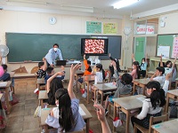 写真：花園小学校での授業の様子1