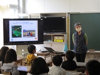 写真：東小学校での授業の様子1