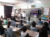 写真：西小学校での授業の様子1