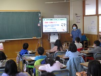 写真：つつじが丘小学校での授業の様子1