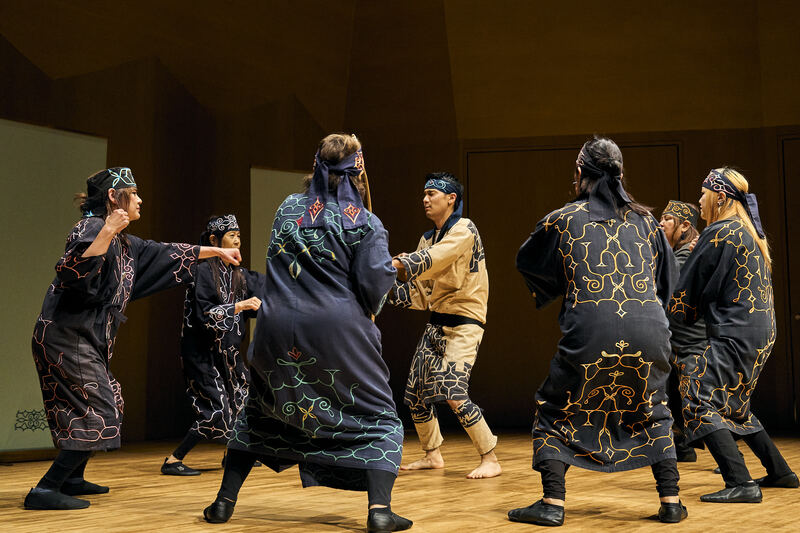 写真：ポロリムセ（輪踊り）