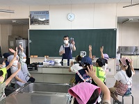 写真：明和小学校での授業の様子1