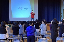 写真：若葉小学校での授業の様子1