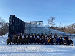 写真:おびひろ氷まつりの制作現場慰問の参加者で記念撮影