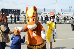 写真：リッキーと子ども