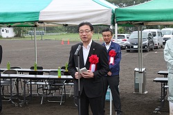 画像：挨拶している市長