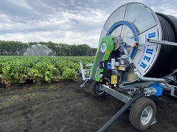 写真：自走式散水機