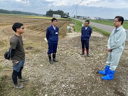 写真：話を聞く市長