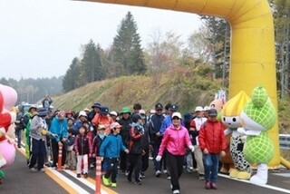 写真：開通イベントウォーキング