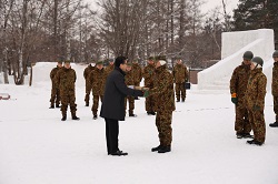 写真：激励する市長