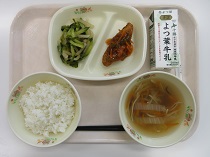 写真:6月11日中学校献立