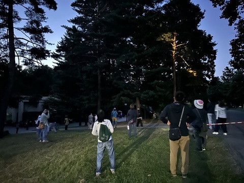 夕暮れモモンガ観察会の様子