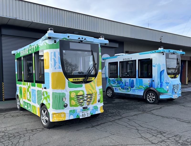 自動運転バス　写真