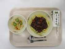 写真:4月10日中学校献立