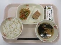写真:4月23日中学校献立