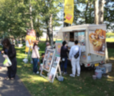 まっすぐの径キッチンカー出店風景