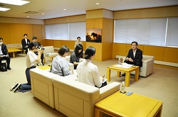 写真：市民トークの様子