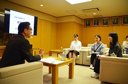 写真：市民トークの様子