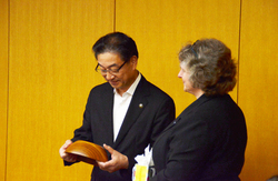写真:米沢市長とサティヤ市長の写真