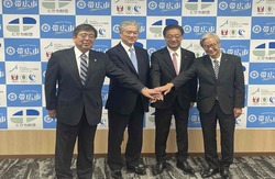写真：市長と関係者の集合写真