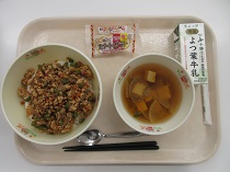 写真:11月25日中学校献立