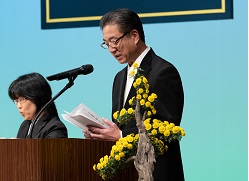 文化奨励賞表彰式の様子(市長あいさつ)