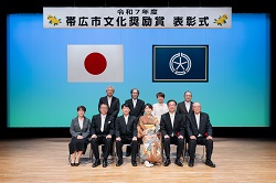 写真:文化奨励賞表彰式の様子(集合写真)